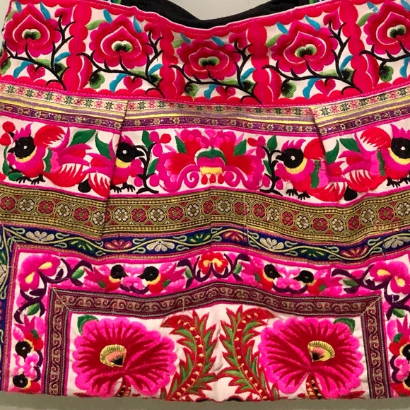 Multi-Colored Thread-Designed Bag - Picture 5 of 14